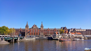 Pays Bas : Amsterdam La gare Centrale Pays Bas : Amsterdam La gare Centrale