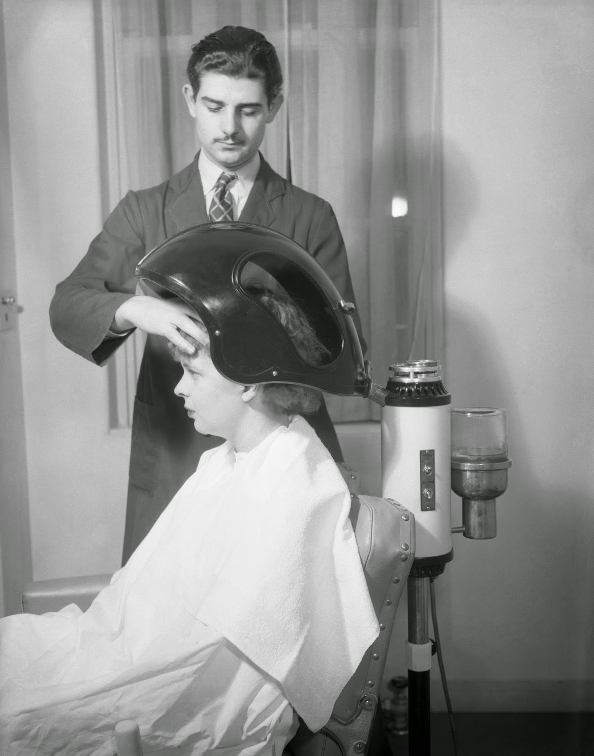 Amazing Vintage Pictures Of The Helena Rubinstein s Glamor Factory In amazing-vintage-pictures-of-the-helena-rubinstein-s-glamor-factory-in
