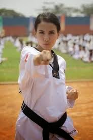 Tya Ariestya mempelajari Taekwondo Tya Ariestya mempelajari Taekwondo