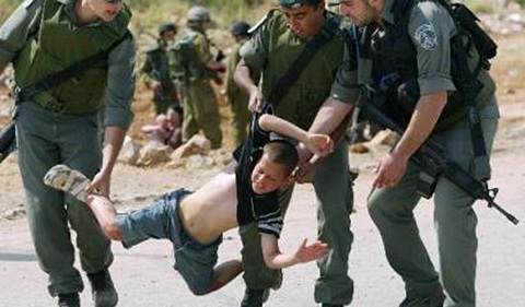 اعتقال 2320 طفلا فلسطينيا من قبل جيش الاحتلال الإسرائيلي منذ أكتوبر الماضي اعتقال 2320 طفلا فلسطينيا من قبل جيش الاحتلال الإسرائيلي منذ أكتوبر الماضي