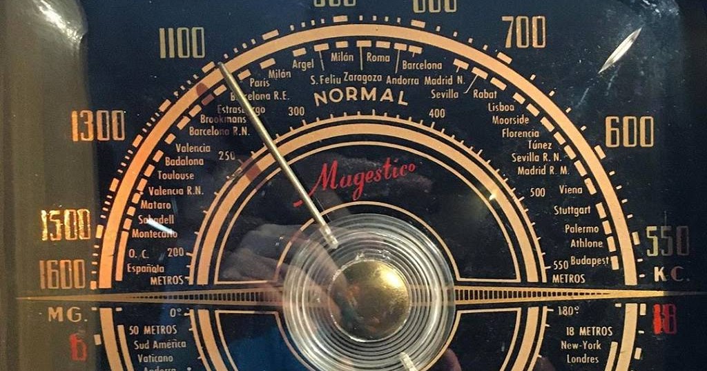 Estación Telegráfica Cuando la radio te venía con emisoras en el dial