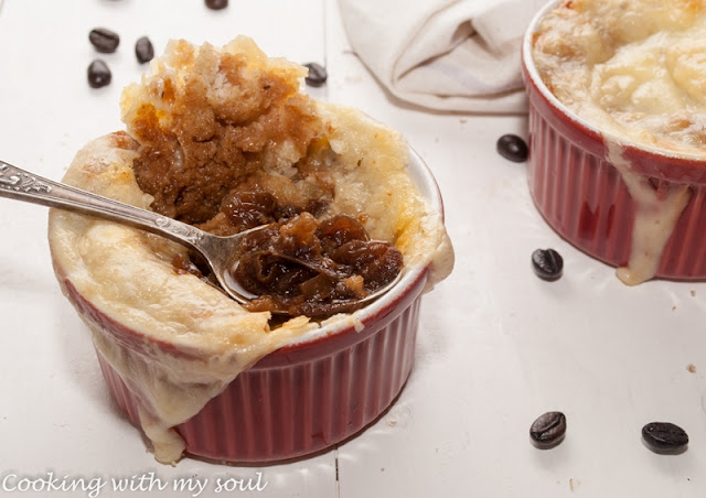 Supa frantuzeasca de ceapa cu cafea (French onion soup with coffee)