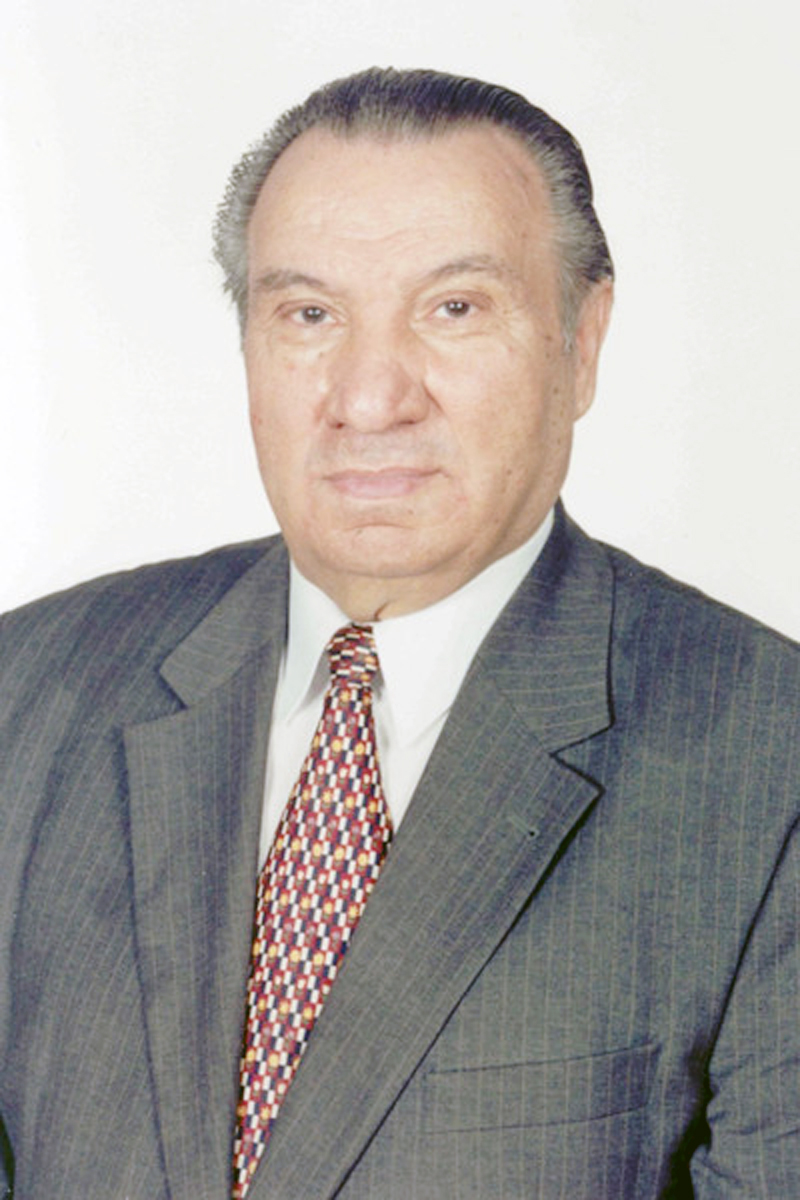 Машбашев исхак шумафович. Исхак машбаш. Исхак машбаш. Адыгейского писателя кирашев. Адыгейский писатель машбаш.