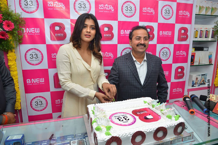 Hebah Patel launches B New Mobile Store at Tenali