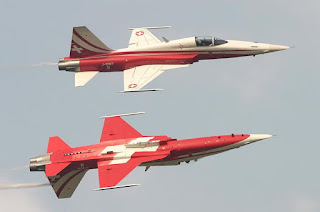 2 Jet Tempur F-5 Swiss Tabrakan