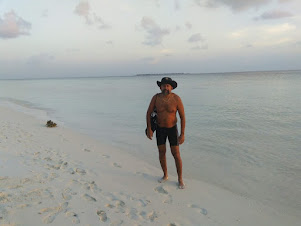 Seafarer/Blogger/Traveller Rudolph.a.Furtado on "Bikini Beach".