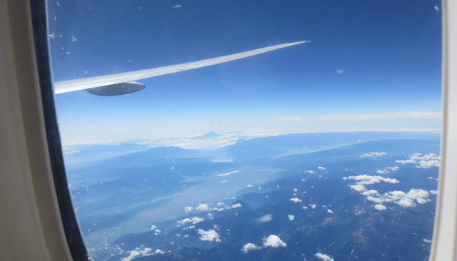 Blick auf den Fuji beim Landeanflug nach Tokio Blick auf den Fuji beim Landeanflug nach Tokio