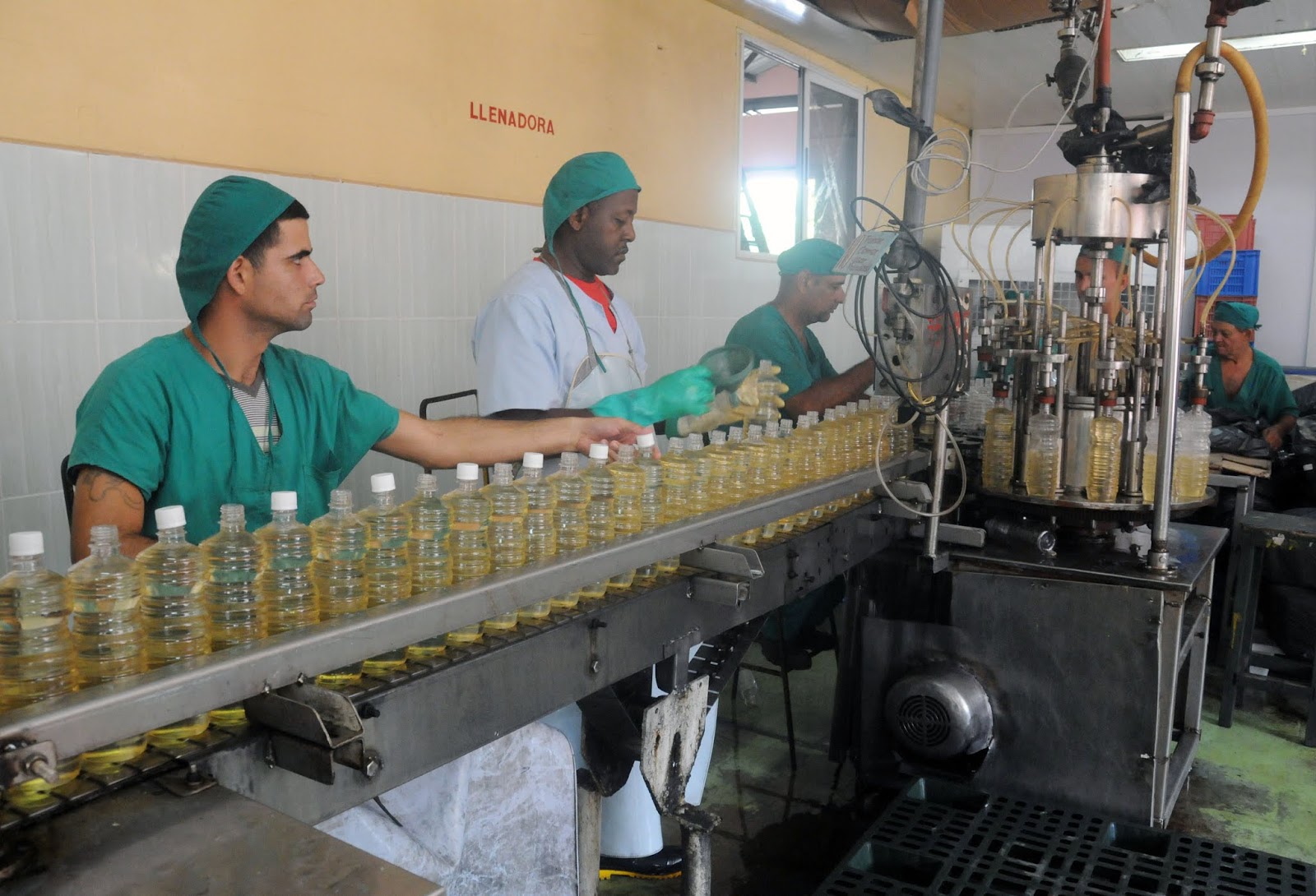 Empresa camagüeyana de vinagre y vino seco sobrecumple producción mercantil