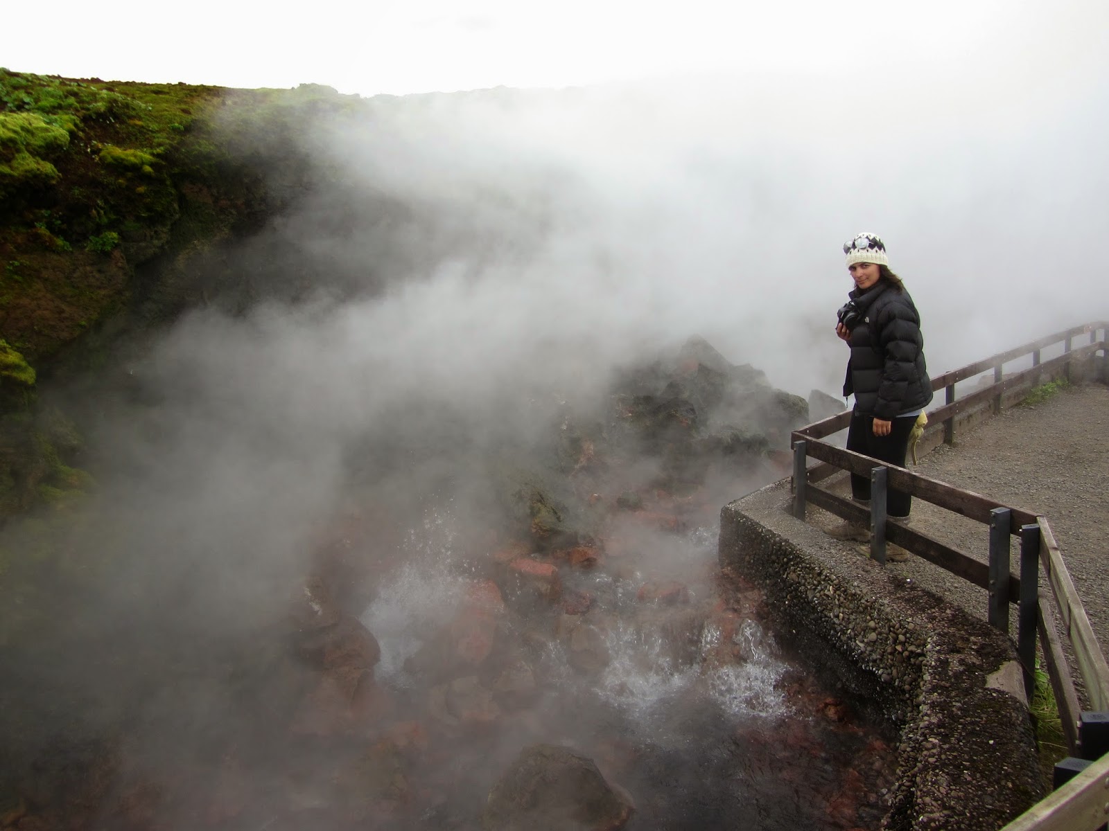 TUBOS DE LAVA DE HALLMUNDARHRAUN- Uma viagem ao interior da Terra em Reykholt | Islândia