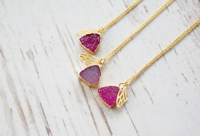 minimalistyczny naszyjnik z różowym agatem Pakamera biżuteria artystyczna minimalistyczna biżuteria trendy 2016