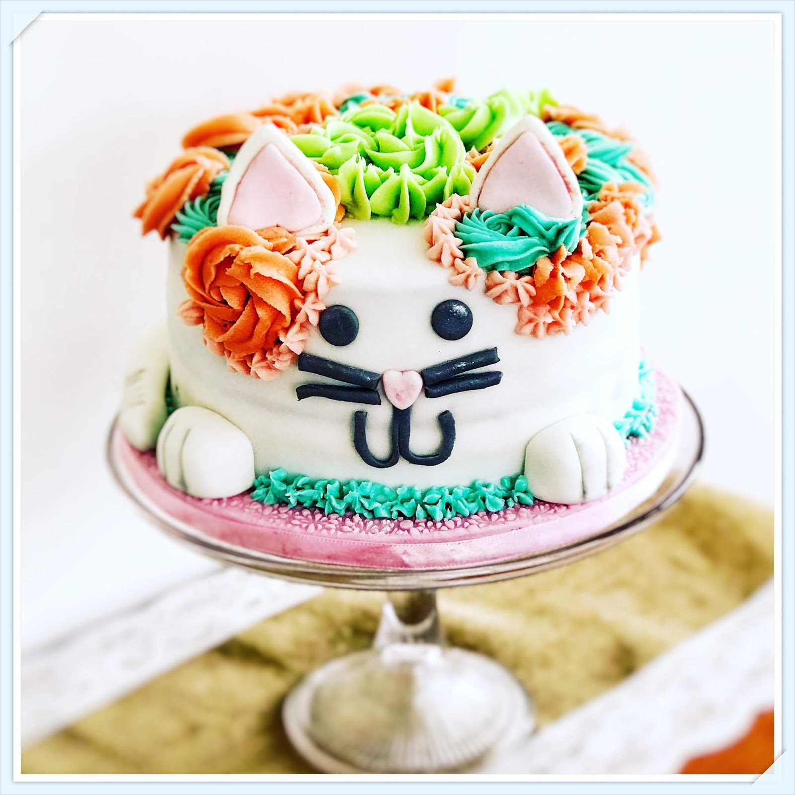 Blueberry and White Chocolate Kitty Cake