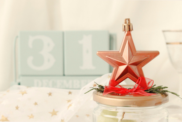 presentar-uvas-nochevieja-bote-reciclado-adornos-pegados-tapa