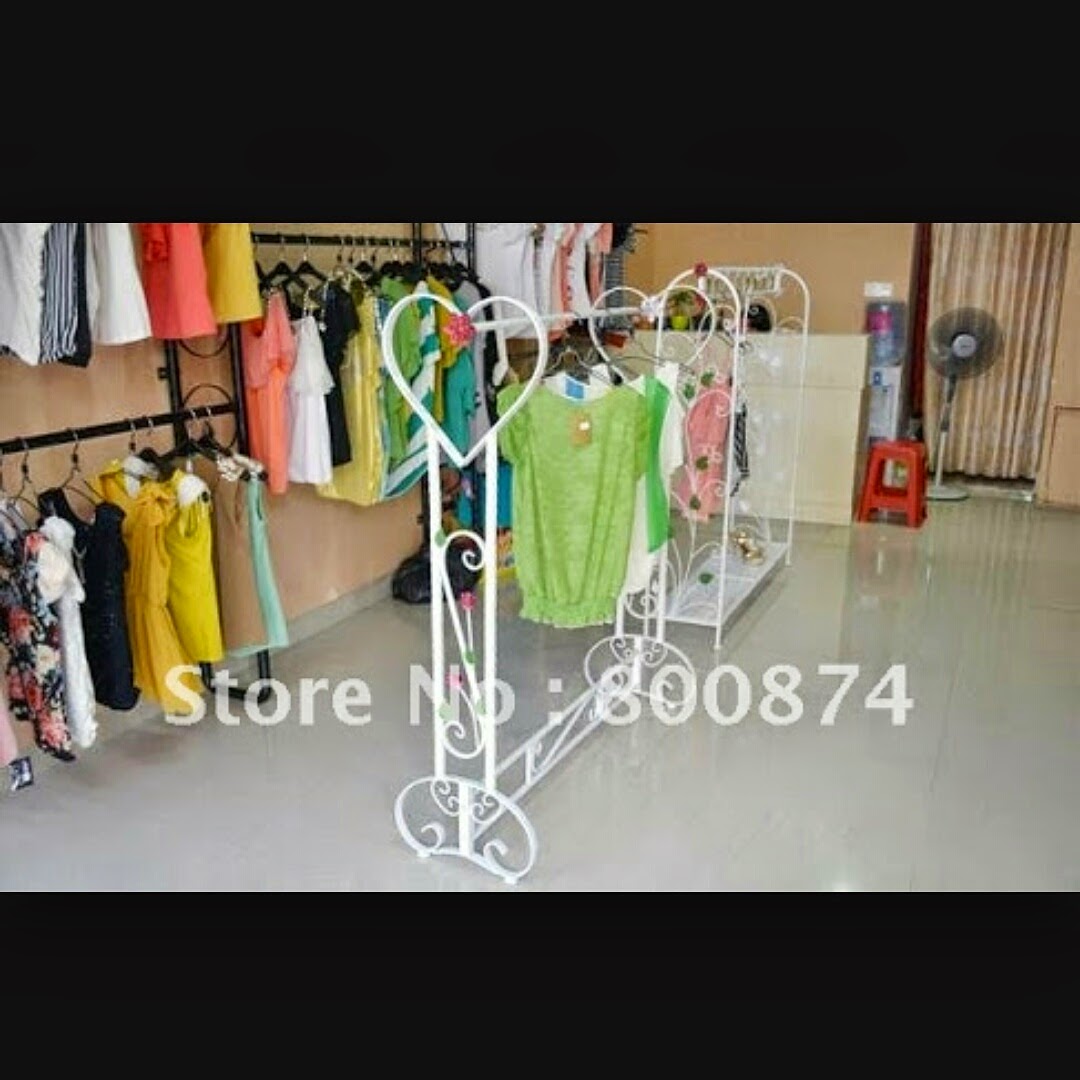 HANGER ZA NGUO....KWA MADUKA YA NGUO.... ILA HATA NYUMBANI...ZINAFAAA...KWA MAHITAJI WASILIANA