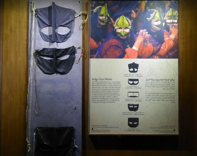 maschere in mostra nel forte di Nizwa