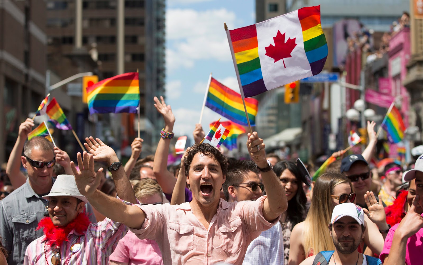 Canadá convida travestis e transexuais a se alistarem em seu Exército após veto de Trump Canadá convida travestis e transexuais a se alistarem em seu Exército após veto de Trump