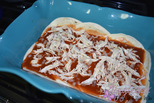 chicken enchilada casserole recipe, simple and delicious chicken enchilada casserole, 5 ingredients chicken enchilada casserole, chicken recipe, Mexican recipe,