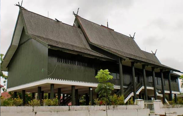  Rumah Adat Kalimantan Tengah Rumah Betang Gambar dan 