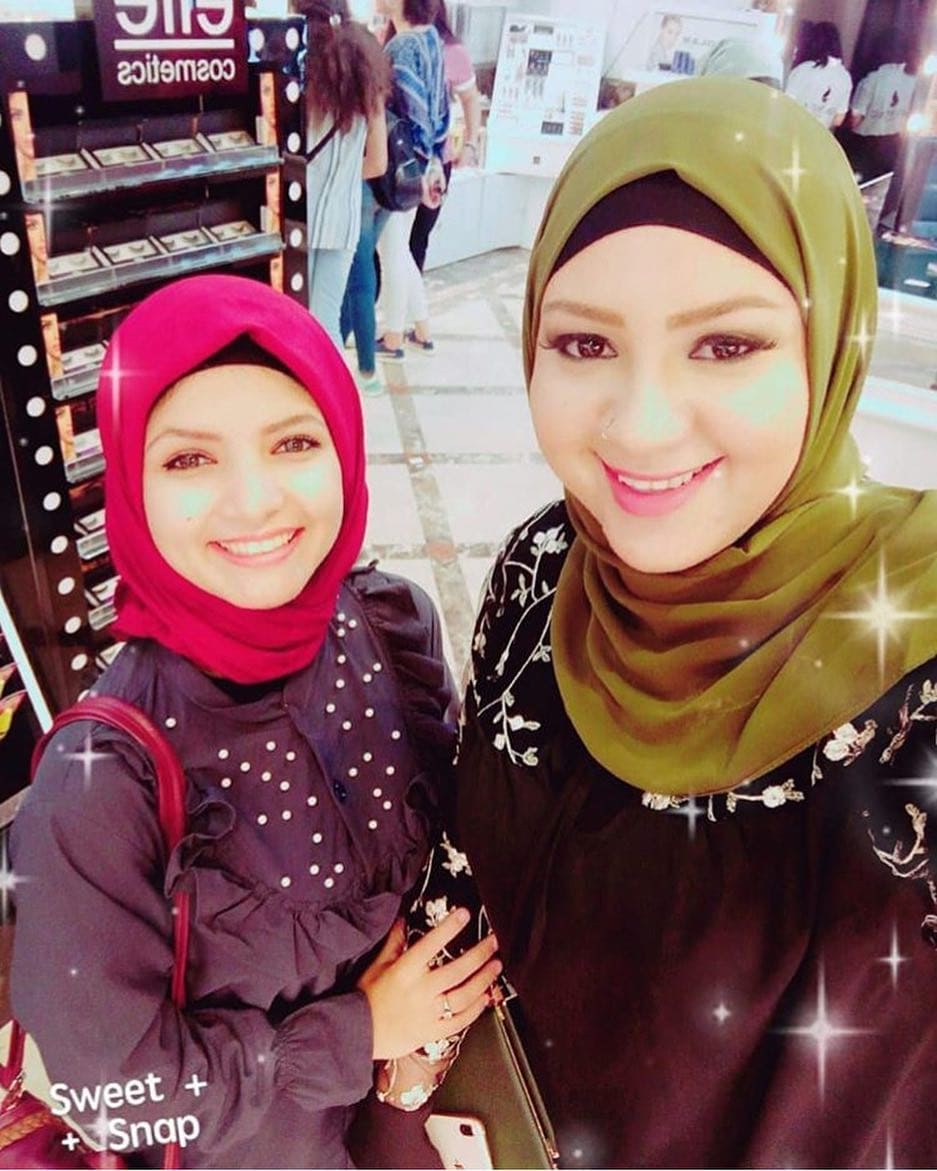 مجموعة من الصور لبنت واحدة محجبة