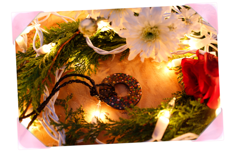 Collar con puntillismo