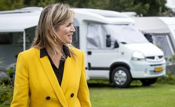 Queen Maxima wore a yellow blazer and trousers from Zara, Cartier gold bamboo earrings, carries Susan Gail bamboo handle handbag