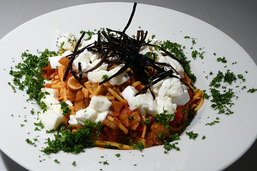 Kulinarische Welten zu Fisch- und Meeresfrucht: Pasta mit Tomate ...