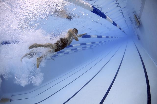 Berenang merupakan salah satu olahraga yang bermanfaat bagi tubuh Manfaat Berenang Bagi Kesehatan Tubuh