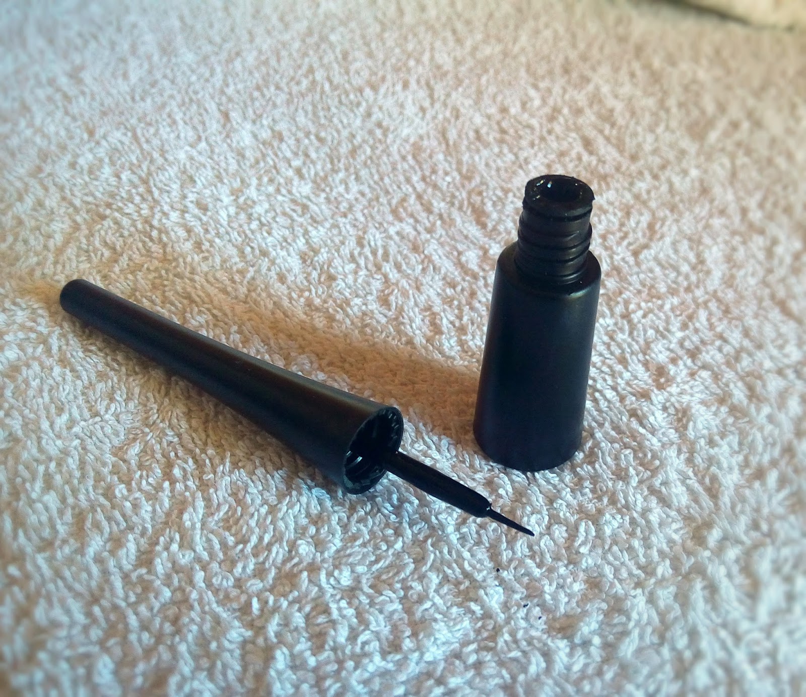 Madalena Pinho Review eyeliner líquido da primark