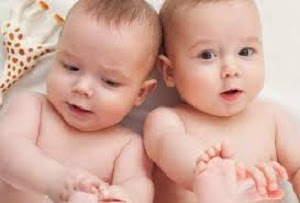 30 Inspirasi Nama Bayi Kembar Perempuan Yang Punya Makna Indah