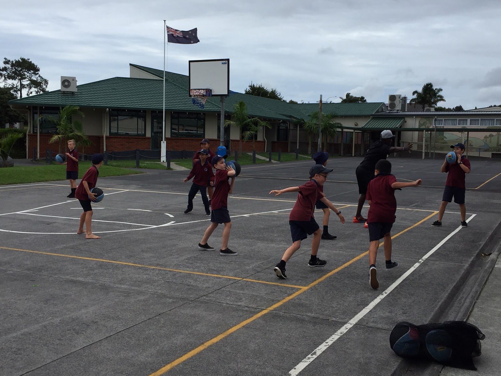 Week 5 Basketball Skills with Lawrence from the Junior Breakers