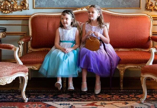 Crown Princess Victoria hosted 7-year-old Emilia from Skåne at the Royal Palace. Emilia, who suffers from a brain tumor