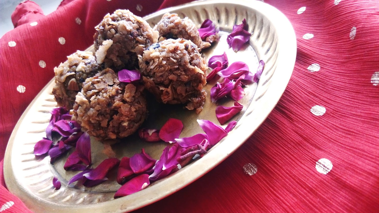 housewivesdiary: ROTI CHURMA LADOO | ROTI LADOO