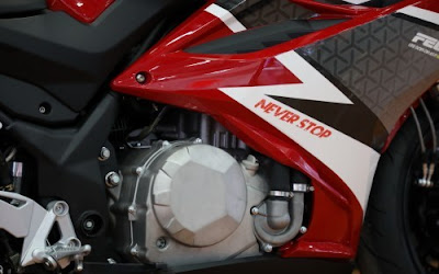 Tulisan NEVER STOP di fairing samping Feely Phantom Tulisan NEVER STOP di fairing samping Feely Phantom