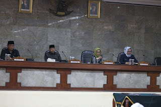 Rapat Paripurna Raperda 2017 Laporan Hasil Reses ke Dua DPRD