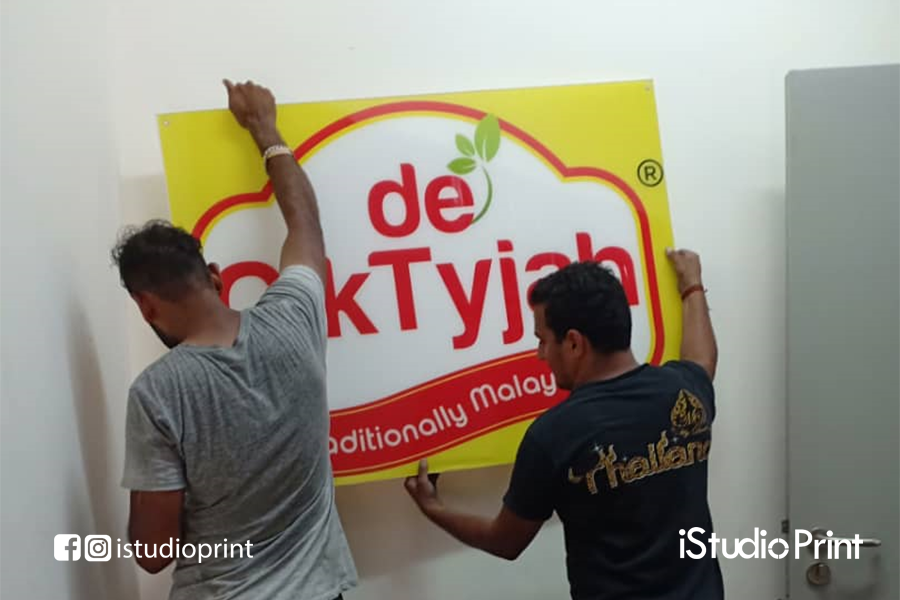 Pemasangan Signboard Pejabat Urusan De Cik Tyjah Bandar Puteri Bangi