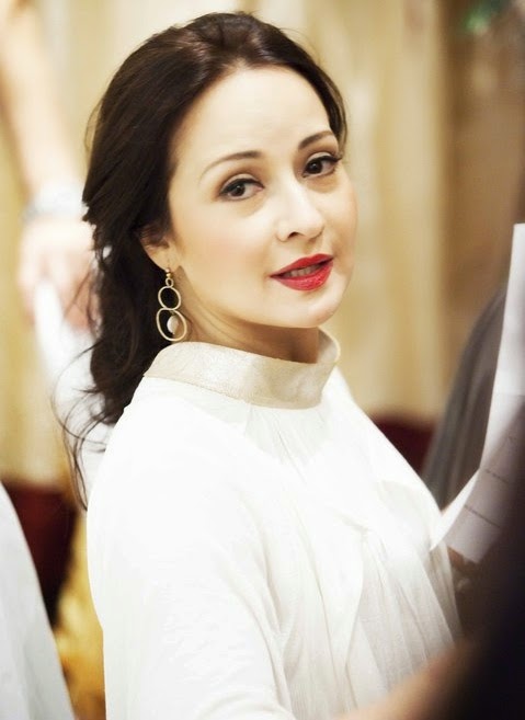 free stars wallpaper: Zeba Bakhtiar HD Wallpaper