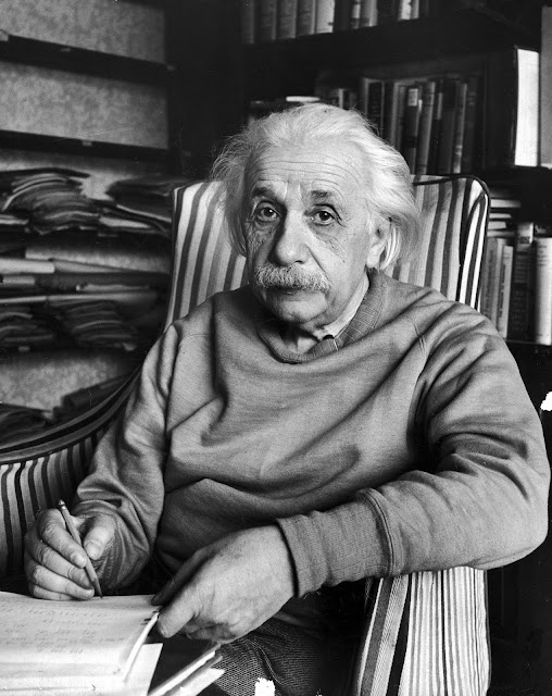 Amazing Historical Photo of Albert Einstein in 1948 