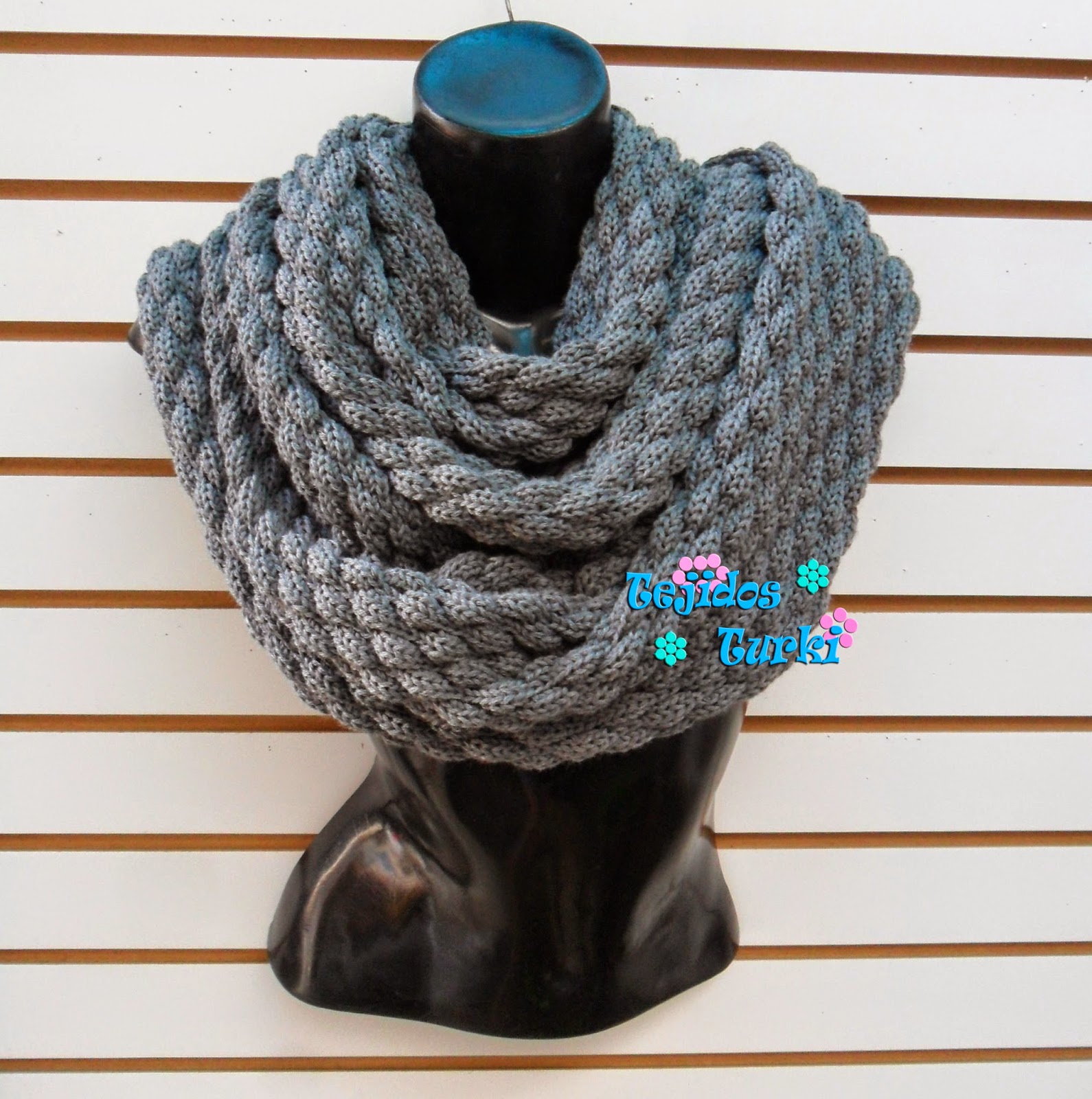 Bufandas Las bufandas tejidas a crochet son un clásico que está de moda. Entra en la web y descubre las mejores bufandas tejidas a crochet en tiendas online. Encuentra este Pin y muchos más en Crochet, palitos, telar, de Judith Fernandez de Miloslavic.
