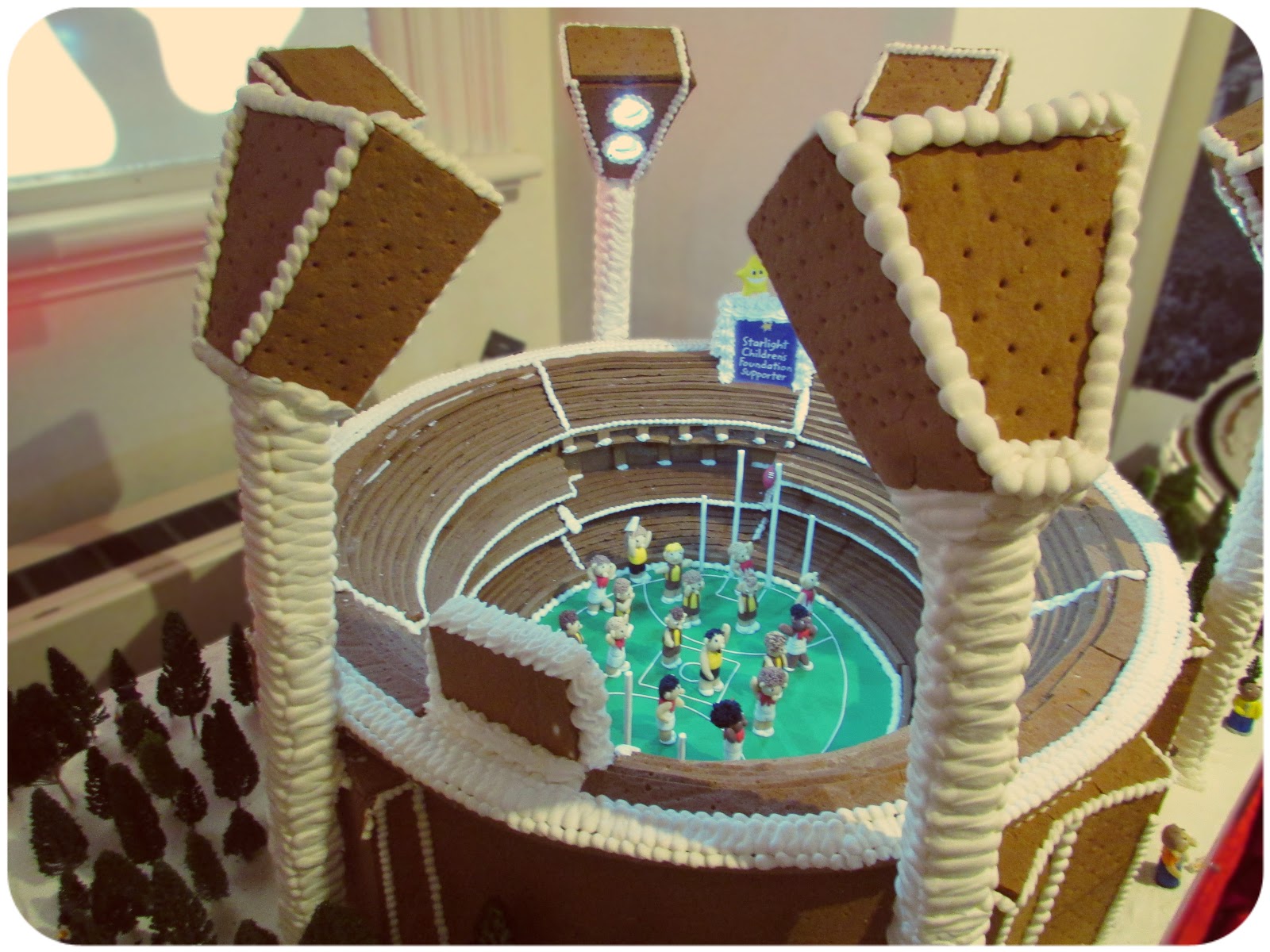 15 Incredibly Impressive Gingerbread Houses Light It Up Guff Images, Photos, Reviews