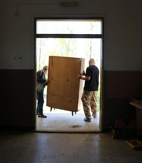Carrying that unit through the front door Carrying that unit through the front door