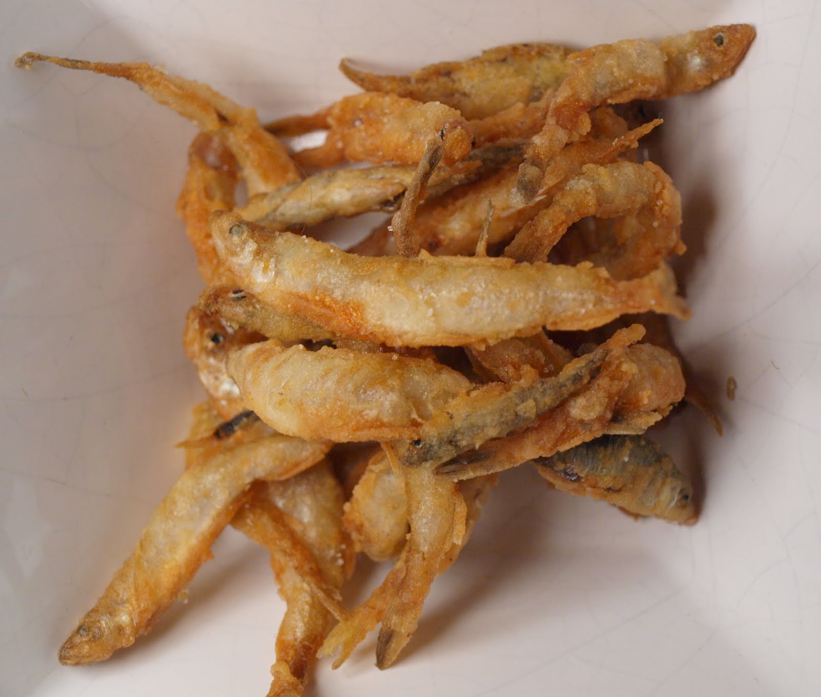 Un plat de Éperlan frit
