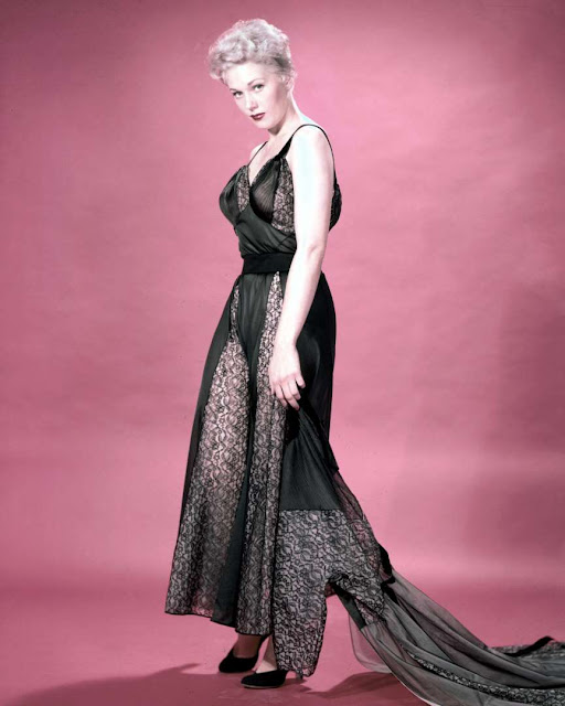 Celebridades e o mundo fashion dos anos 1940 a 1970 title=