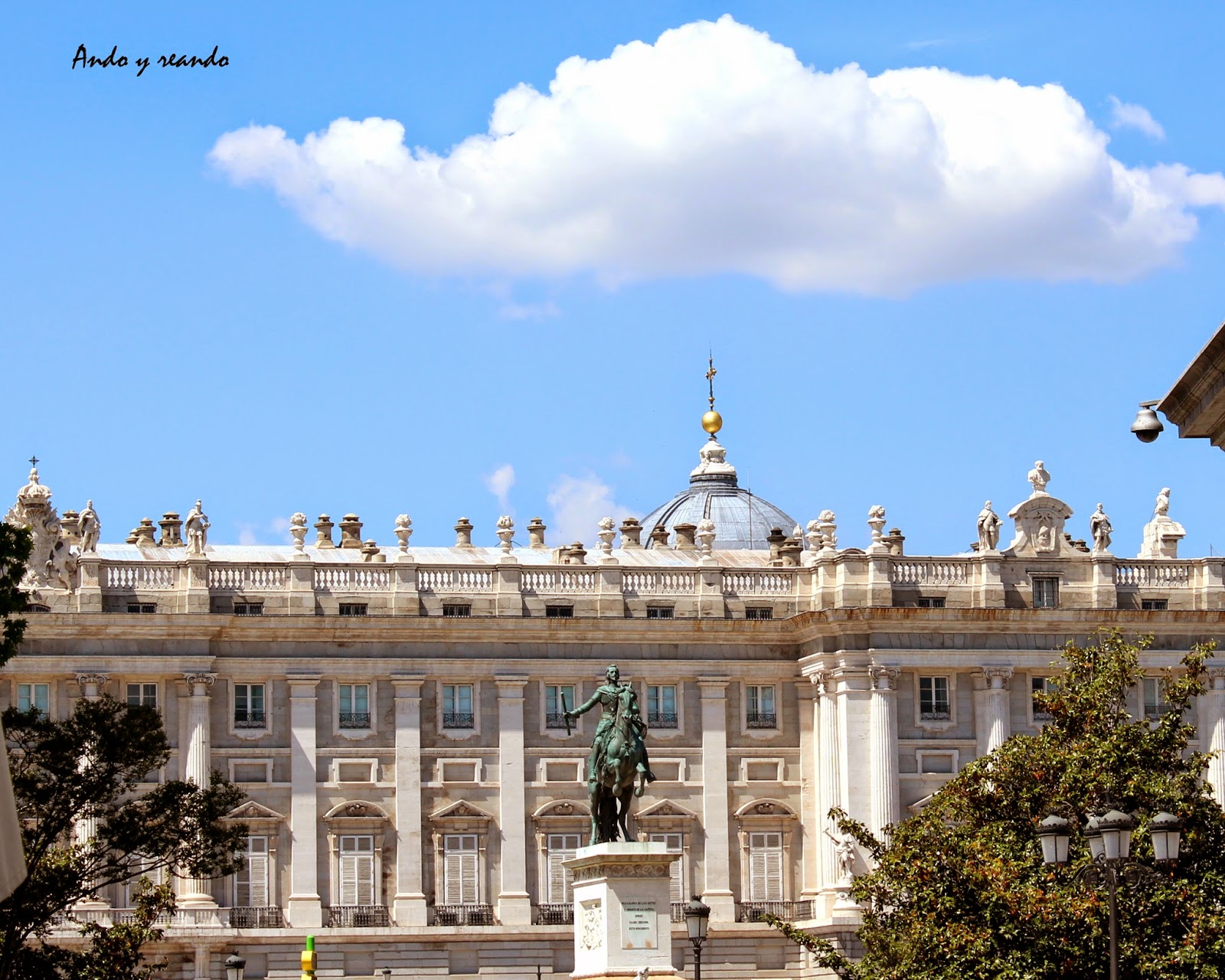 Estatua de Felipe IV y Palacio Real. Plaza de Oriente