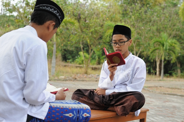 Tanda Manfaatnya Ilmu Seorang Santri Menurut Para Ulama NU Tanda Manfaatnya Ilmu Seorang Santri Menurut Para Ulama NU
