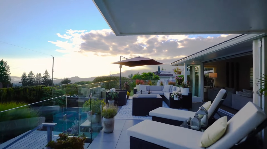 28 Interior Design Photos vs. 125 Kensington Crescent, North Vancouver Luxury Home Tour