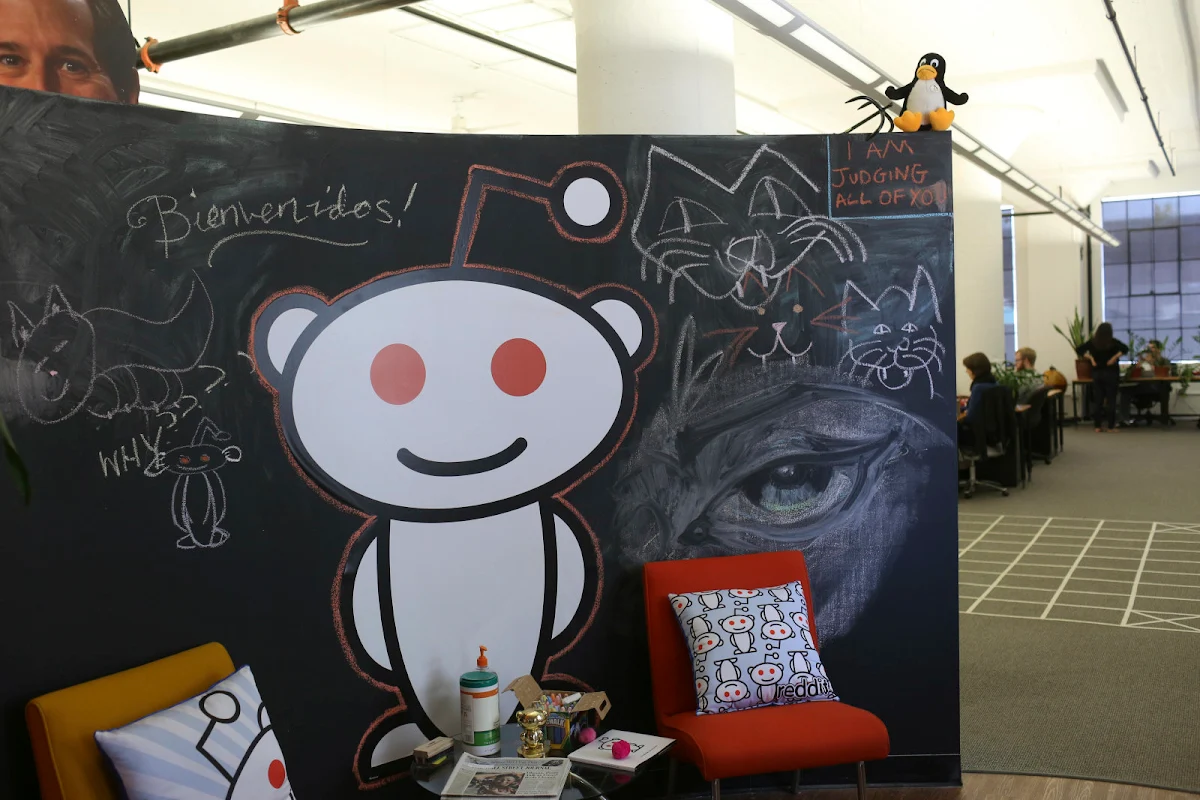 Reddit Adds Collections and Events Posts to All Communities