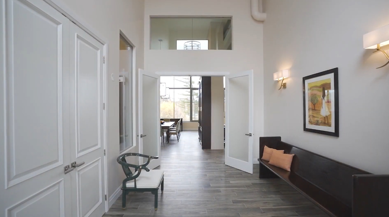 19 Photos vs. 147 Bethel Lake Ct, Sudbury, ON Mansion Interior Design Tour