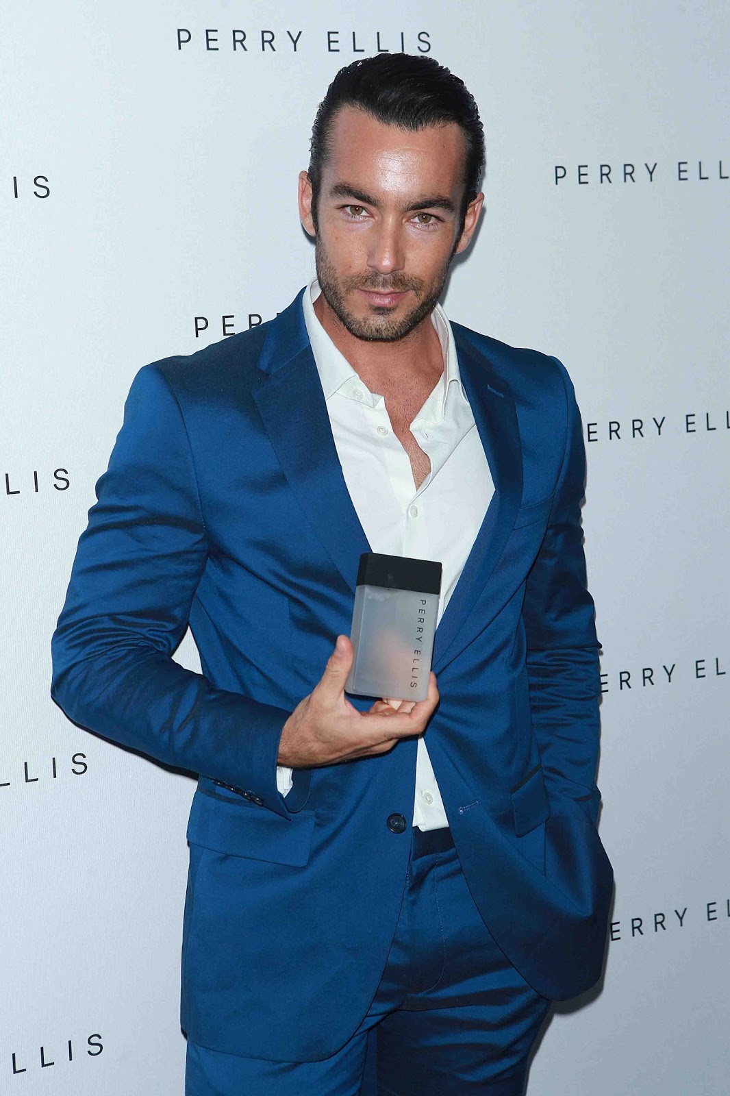 Perry ellis.com This Perry Ellis Slim Fit suit is made with stretch for the Perry Ellis Men's Portfolio Modern-Fit Performance Pant. by Perry Ellis. $ - $ $ 22 $ 89 25 Prime. FREE Shipping on eligible orders. Some sizes/colors are Prime eligible. out of 5 stars