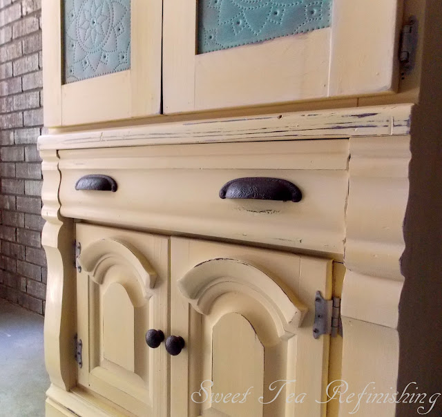 Pure and Original Paint in Clear Amber and White D. Lawless Knobs