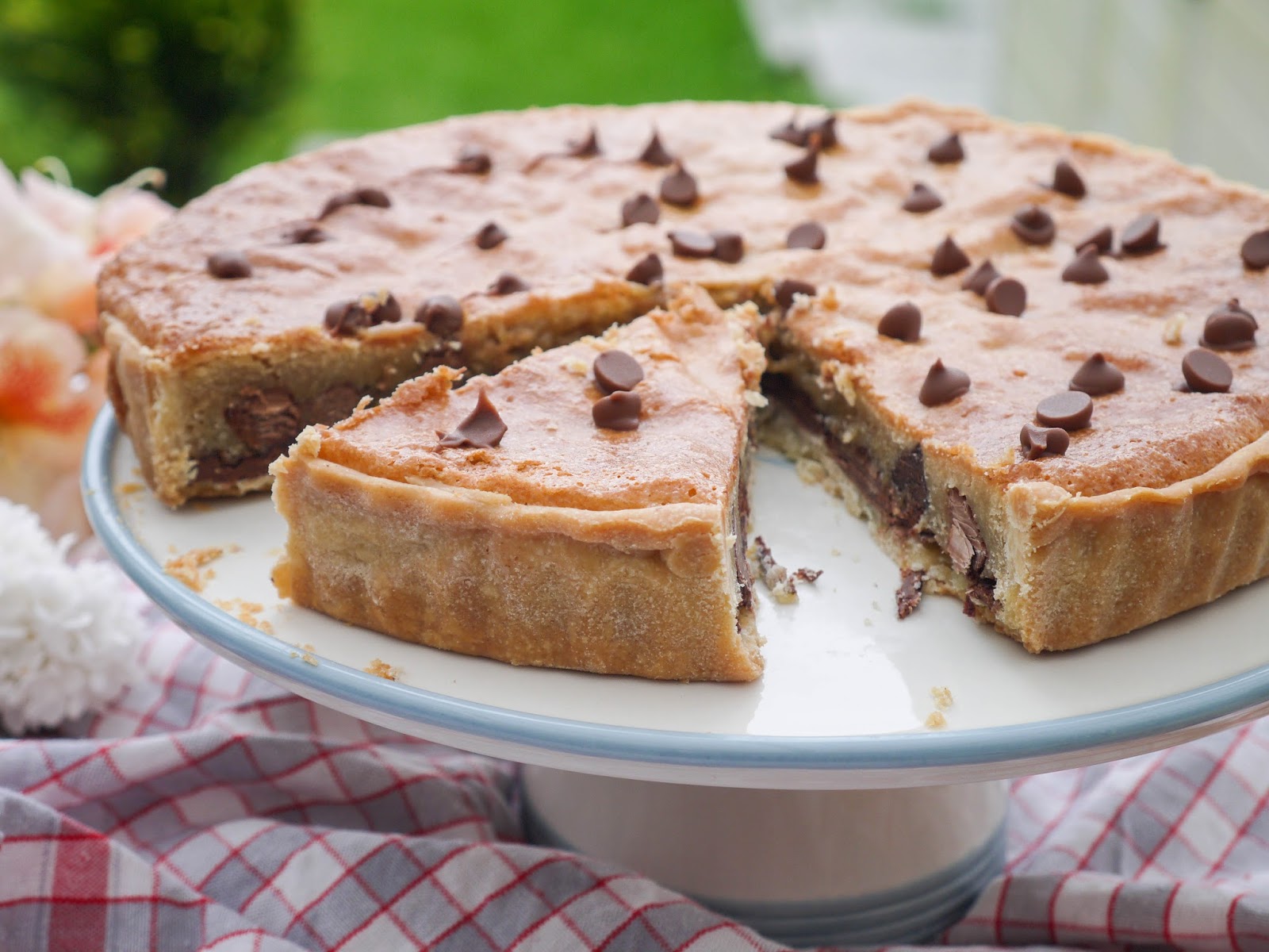 This Muslim Girl Bakes Nutella Chocolate Chunk Cookie Pie.
