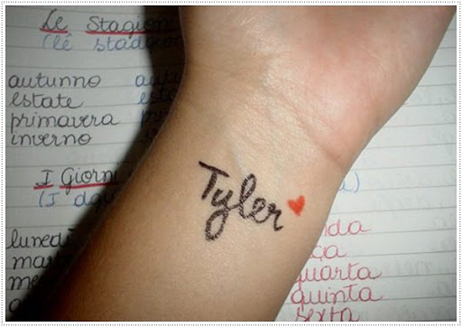 Nome da tatuagem de Idéias que Você pode ser colorido próprio nome ou o nome do amor